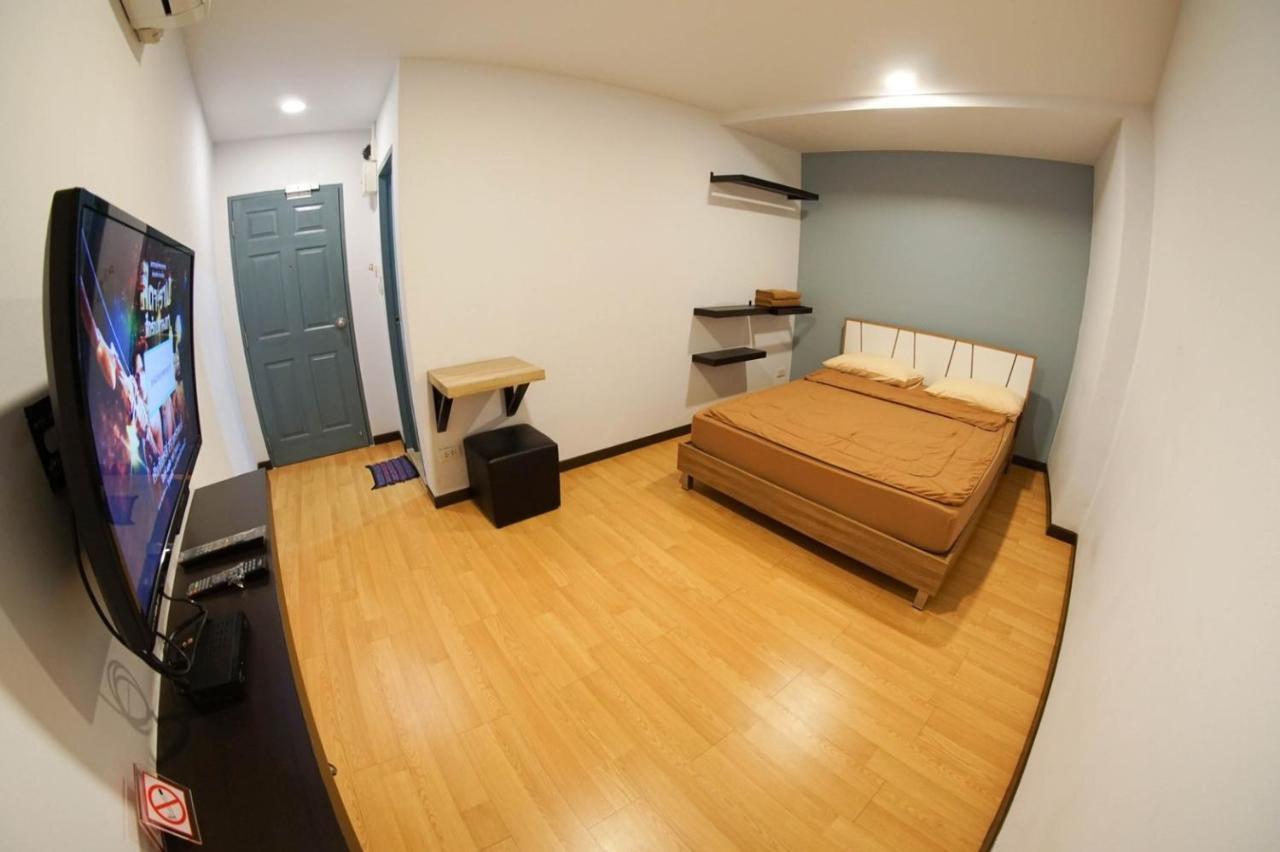 Inn Trog And Inn Soi (Adults Only) Bangkok Exterior photo