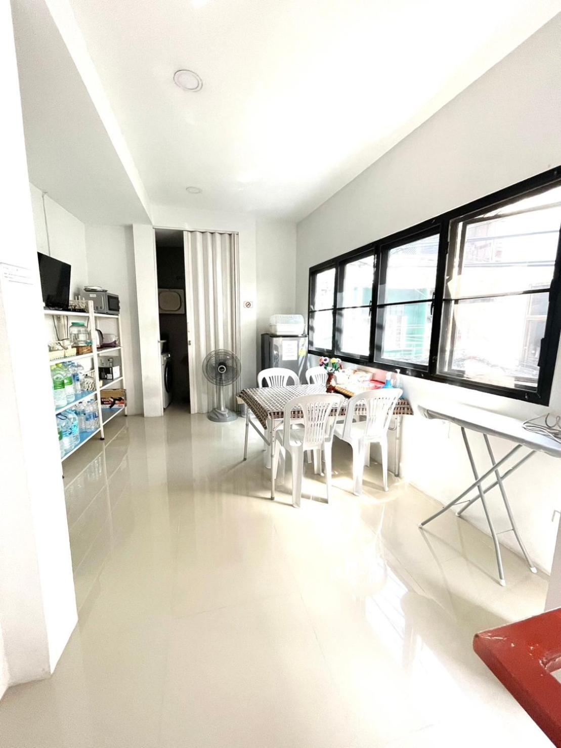 Inn Trog And Inn Soi (Adults Only) Bangkok Exterior photo